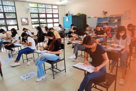 OVER 7,000 TAKE WEST VISAYAS STATE U ENTRANCE EXAM .